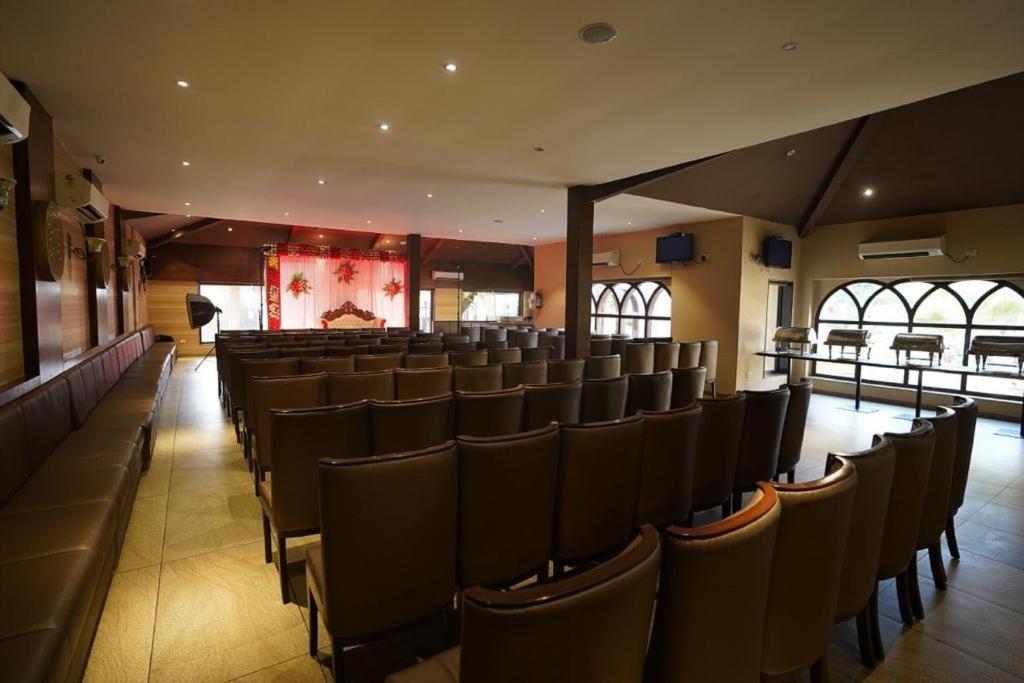 Laxmi Film City Resort Vadodara Exterior foto